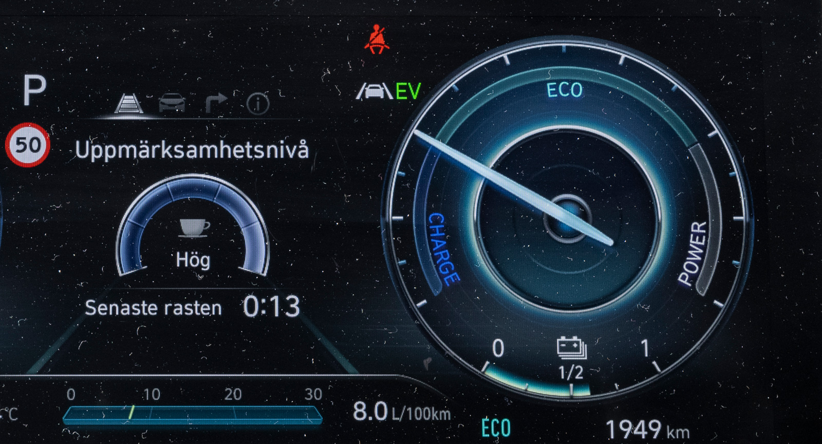 1. Kraftuttagsmätare (bilden) eller klassisk varvräknare? Skärmbaserade instrument öppnar upp för variation och förarens nycker.
