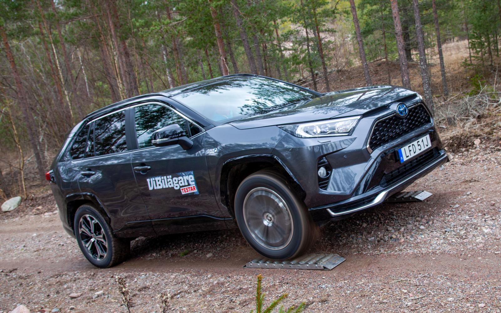 Toyotas fyrhjulsdrift fungerade högst tveksamt på våra testrullar.