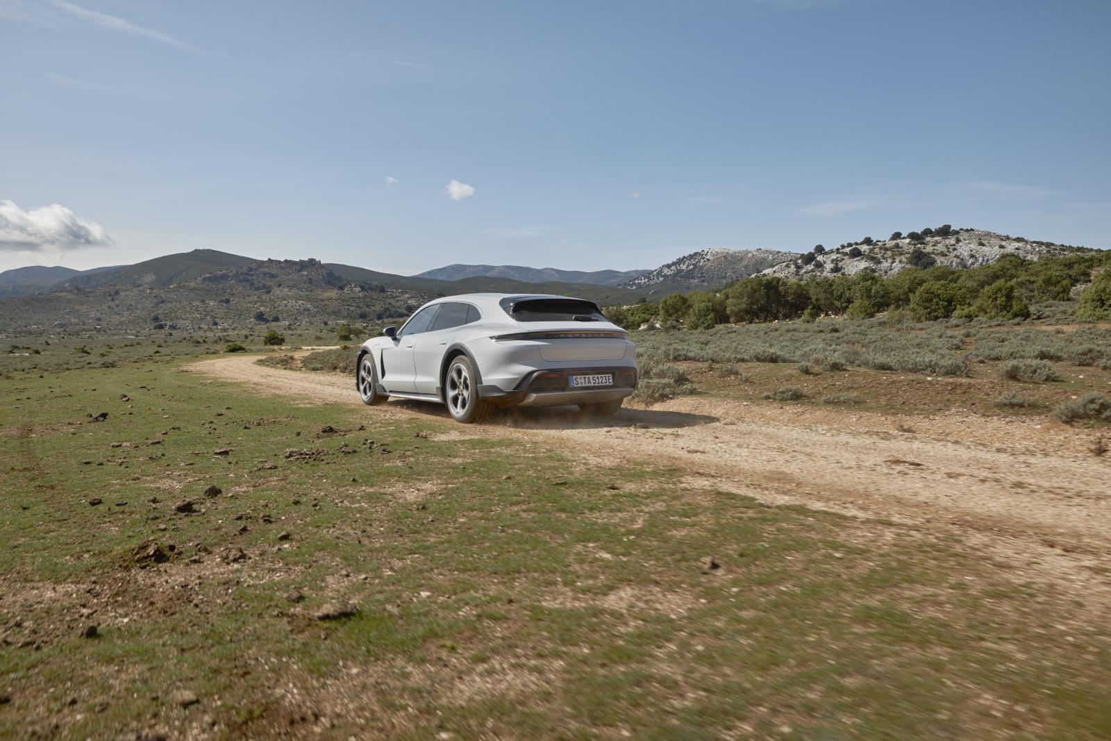 Porsche Taycan Cross Turismo officiell – här är svenska priserna
