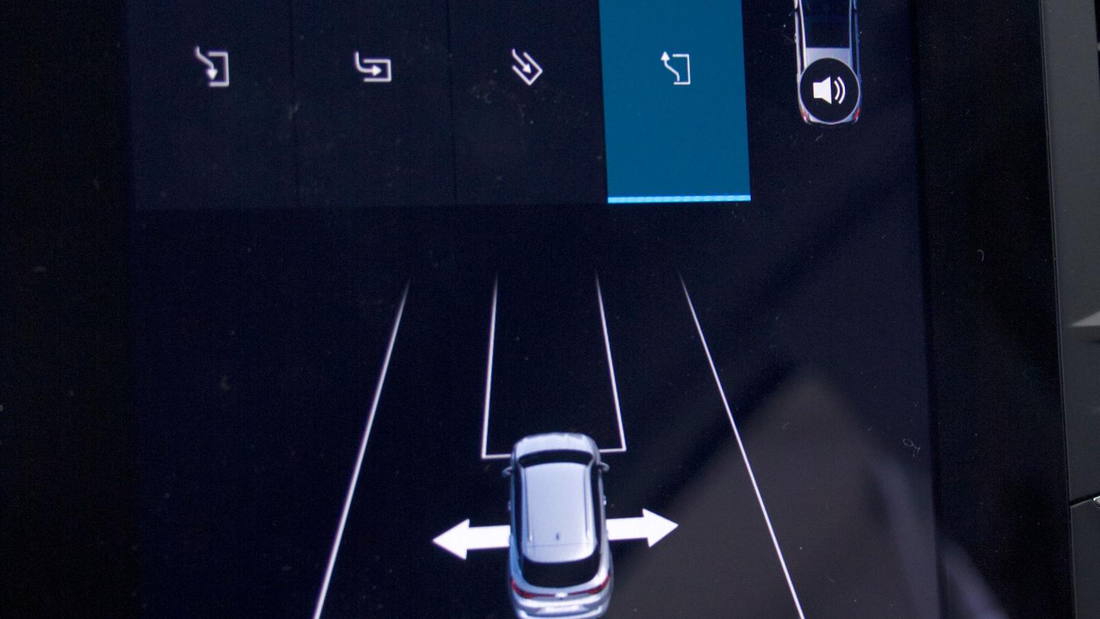 Parkeringshjälp dyker upp även på bilar i denna storleksklass. Här är Renaults visning för finessen.