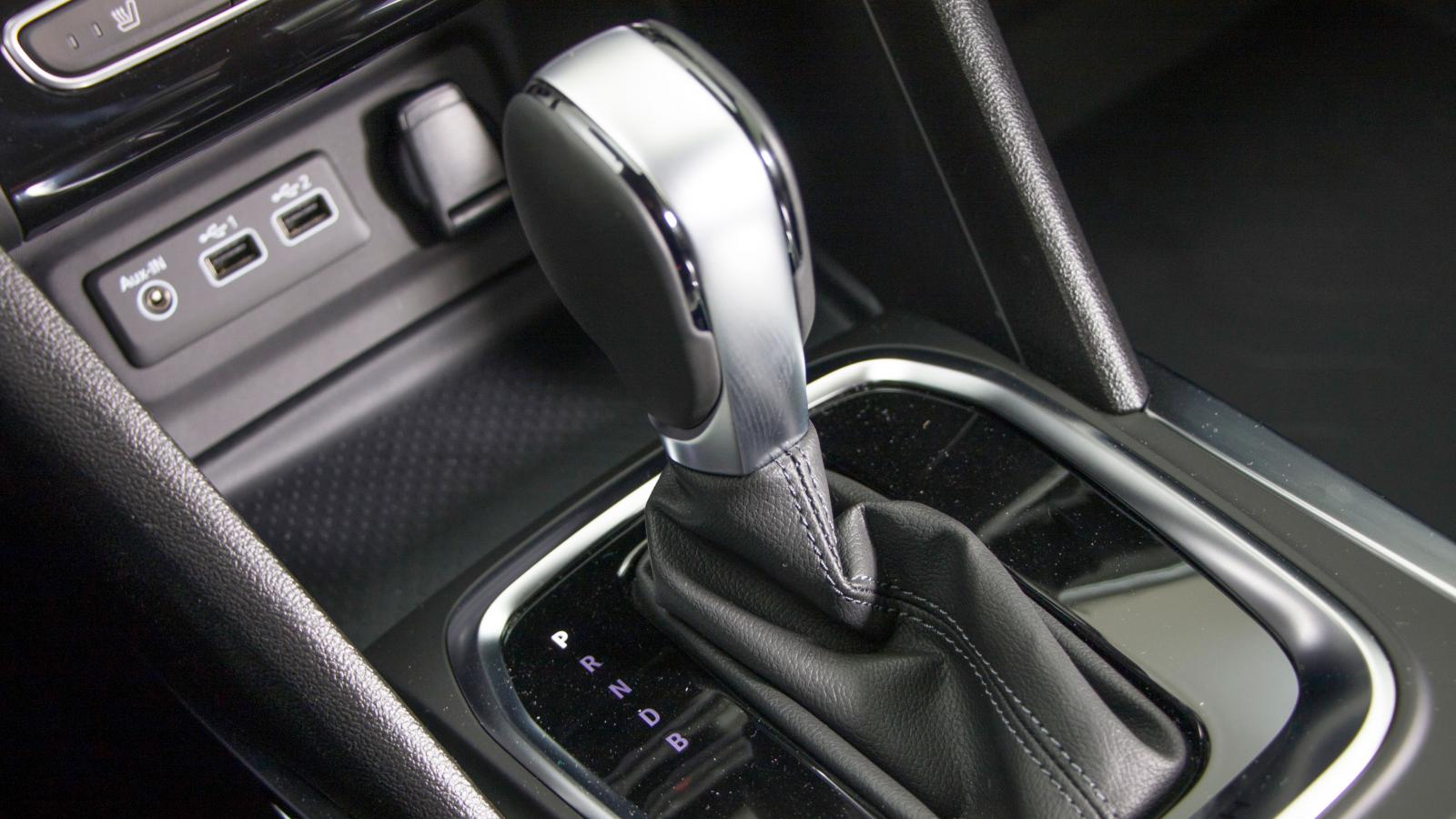 Renaults lyckade, mjukväxlande låda arbetar i kombination med en elmotor.