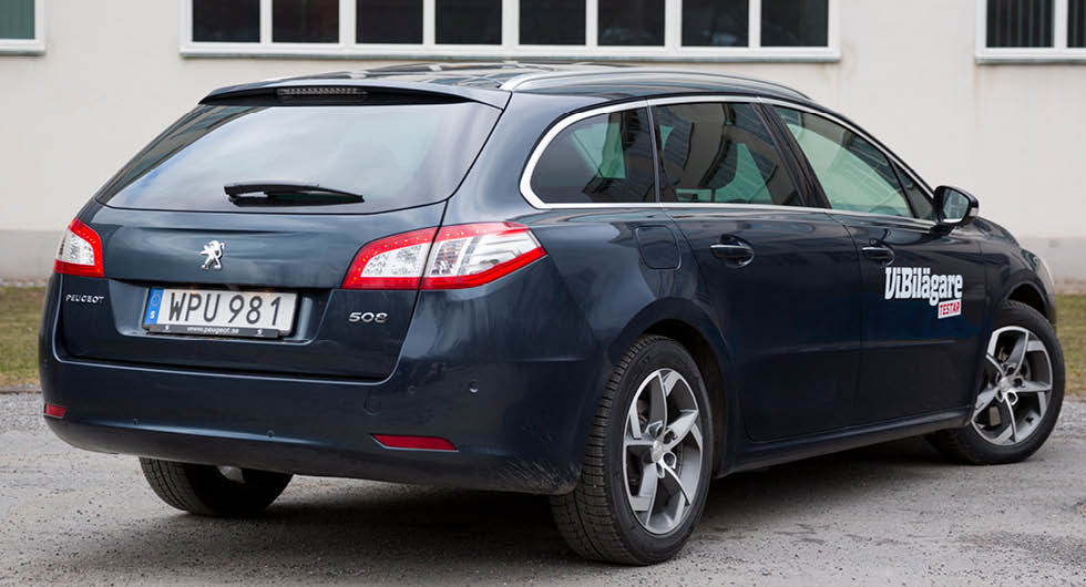 Peugeot 508 är en rymlig familjebil som kan vara billigare att äga än många större modeller.