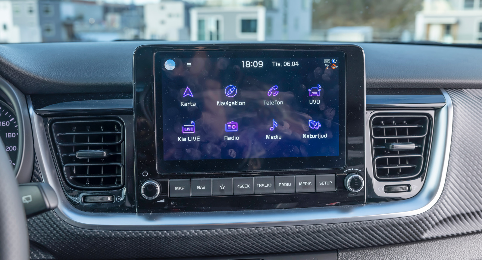 Kia: Små förändringar på ytan, men bakom skärmen är det ett nytt och mycket omfattande gränssnitt. Men varför inte en dedikerad fysisk knapp för ”Telefon”?