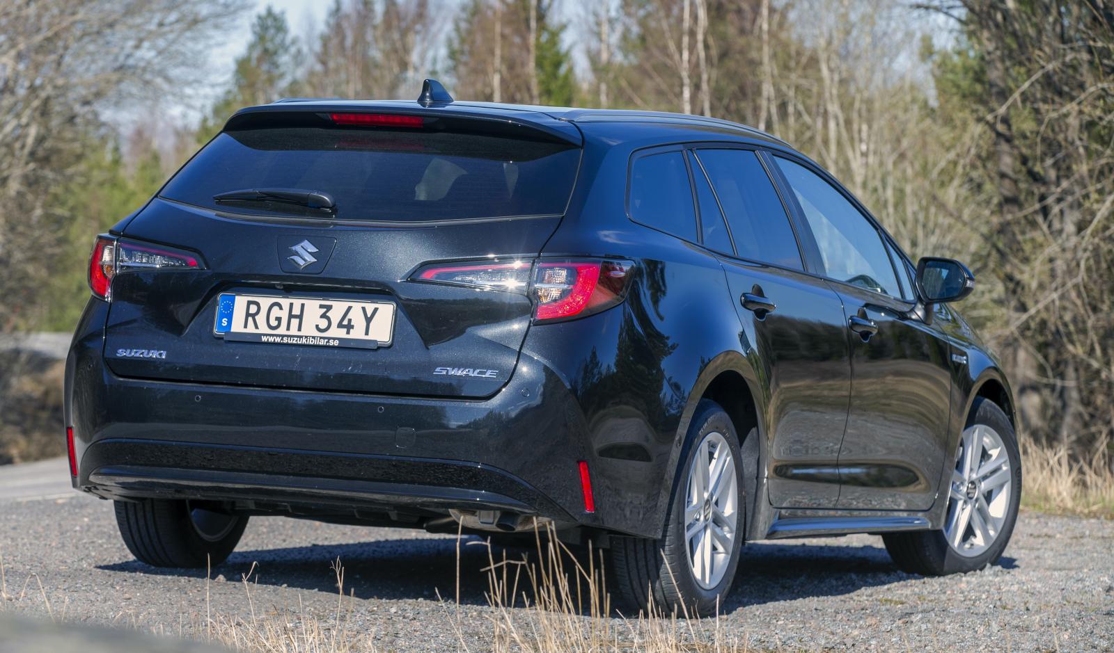 Till skillnad från Corolla finns Swace bara som kombi. Märket där bak ser ut att vara ditklistrat över Toyotas.