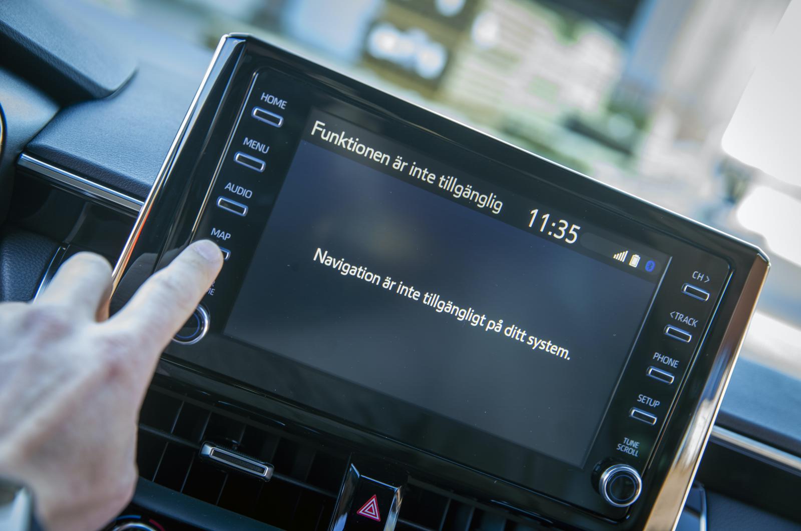 ”Funktionen är inte tillgänglig.” Navigator saknas men det går att spegla kartan från mobilen.