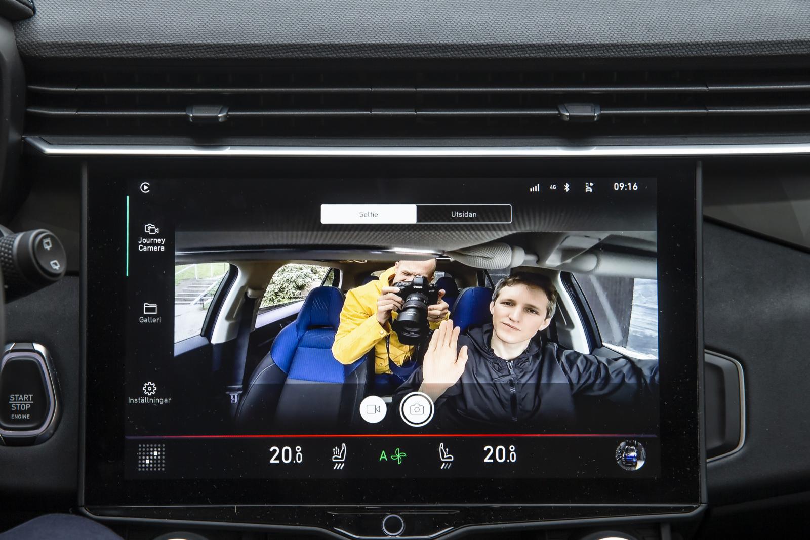 Säg omelett! Bilen har en särskild kamera för att ta ”selfies”.