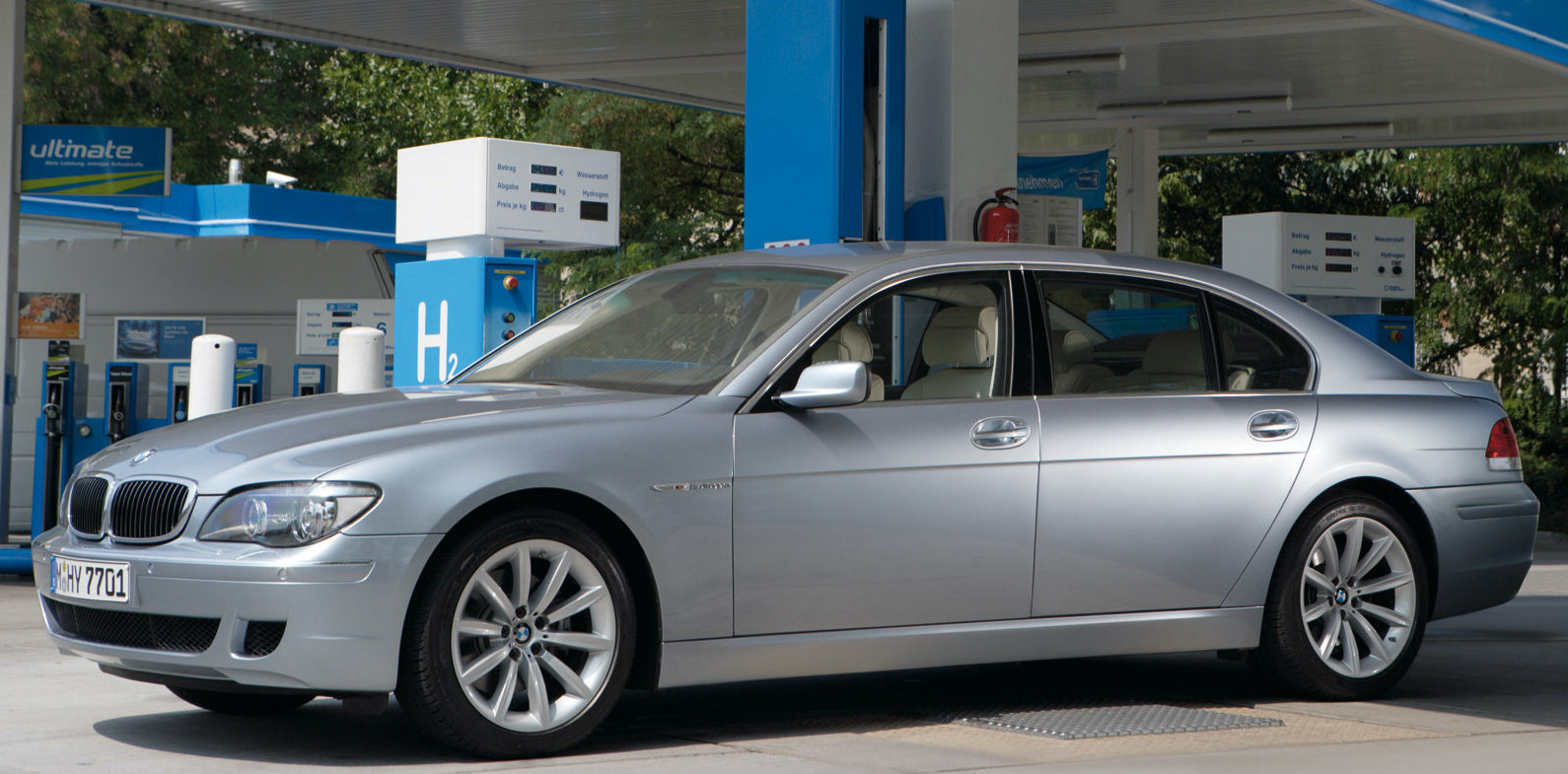 Redan för 16 år sedan visade BMW upp en vätgasdriven version av 7-serien.