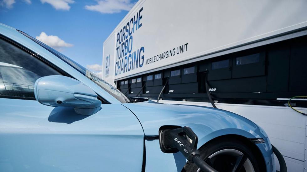 Hur Mycket Drar En Elbil Här snabbladdas Porsches elbilar – av en långtradare | Vi Bilägare