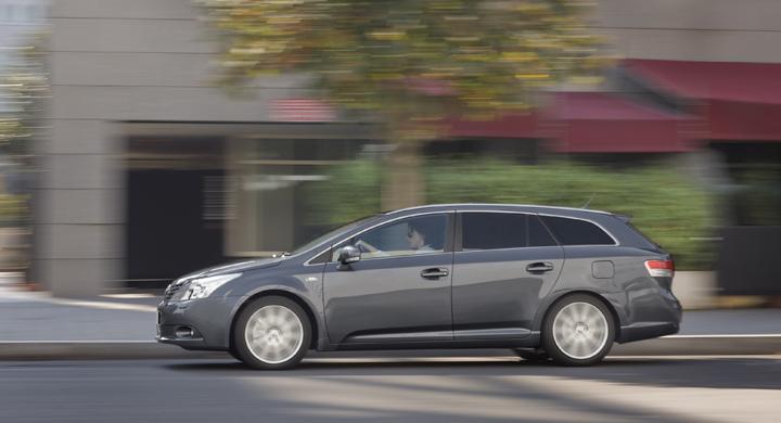Toyota återkallar 1,7 miljoner bilar