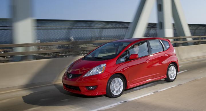 Honda Jazz slår Toyota Prius i Japan