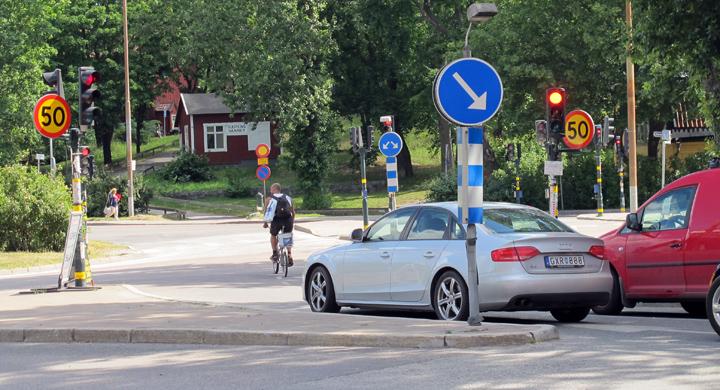 Grönt ljus för högersväng mot rött