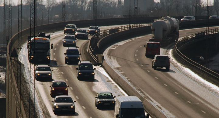 Sex av tio beroende av bilen