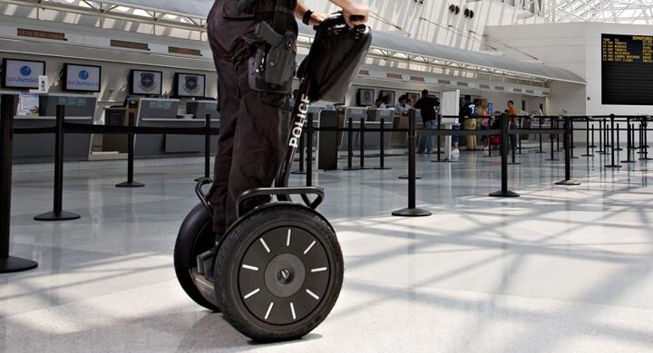 Polisen patrullerar med Segway