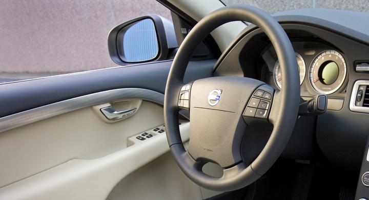 Volvo återkallar S80