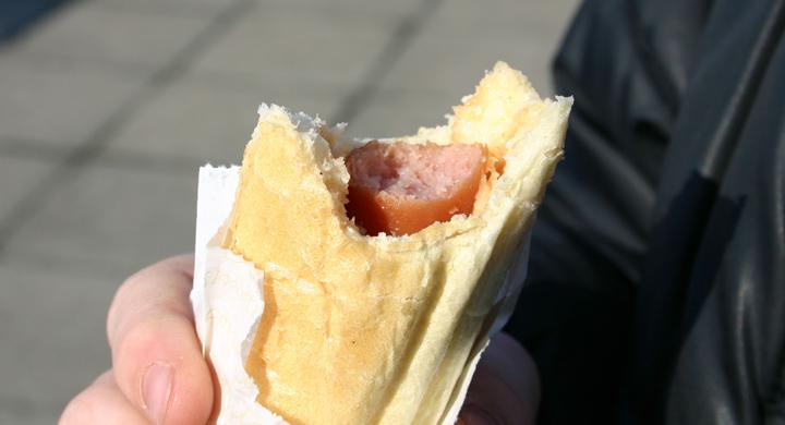 Korv med bröd favorit på macken