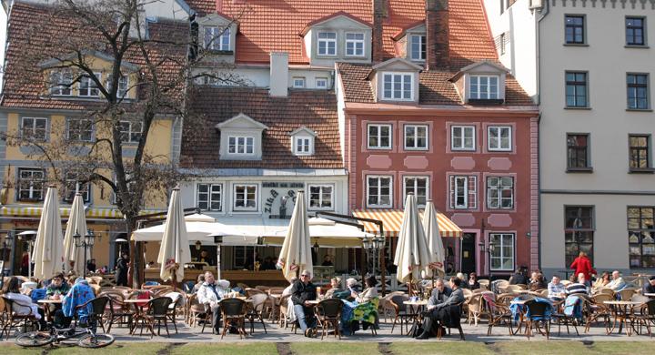 Res med färja till nygamla Riga