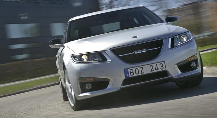 Saab flaggar för försenade löner