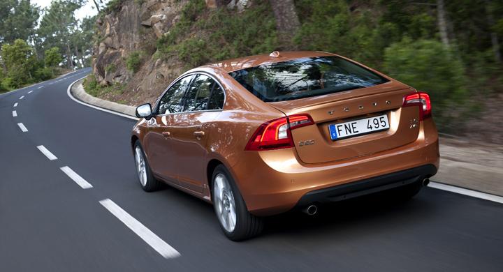 Klistermärke får Volvo att återkalla