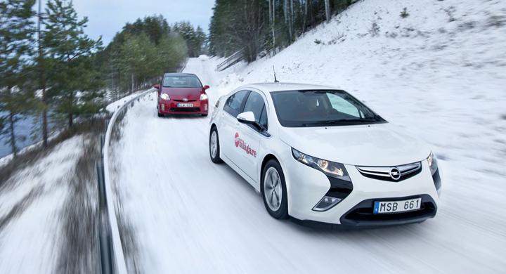 Biltest: Opel Ampera, Toyota Prius (2012)