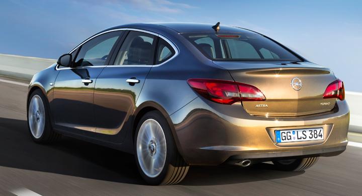 Opel Astra som fyrdörrars sedan