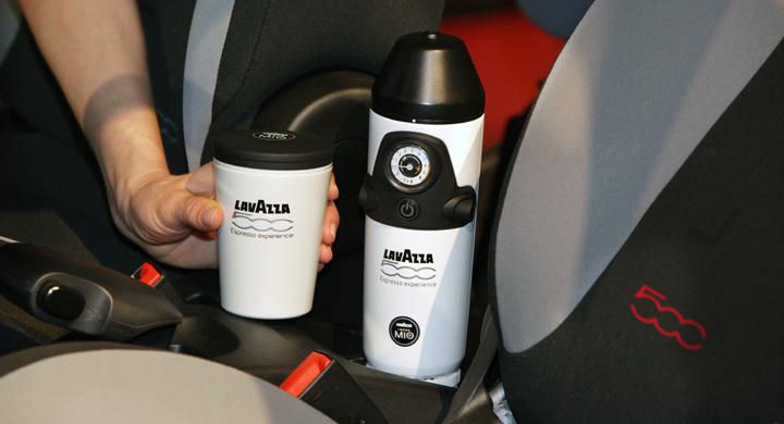 Fiat 500L brygger espresso i bilen