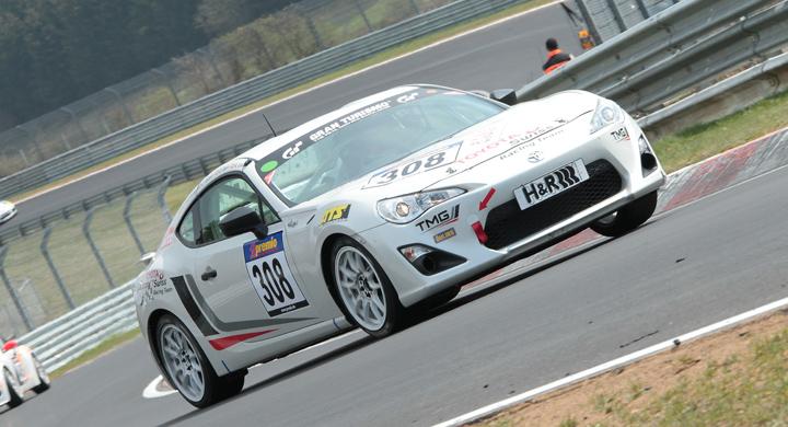 Toyota GT86 redo för banracing
