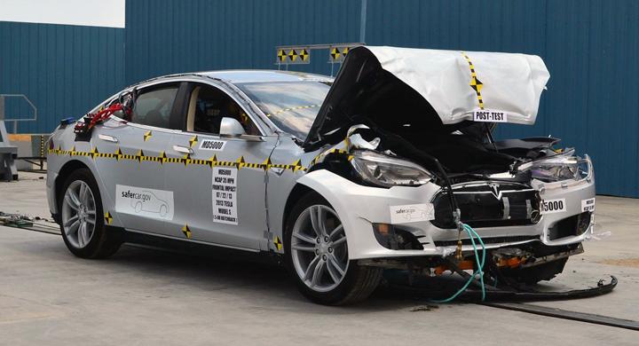 Tesla Model S säkrast i krocktest