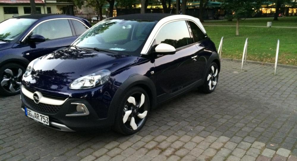 Opel Adam med tillägget Rocks är en småbil med crossoverkostym.