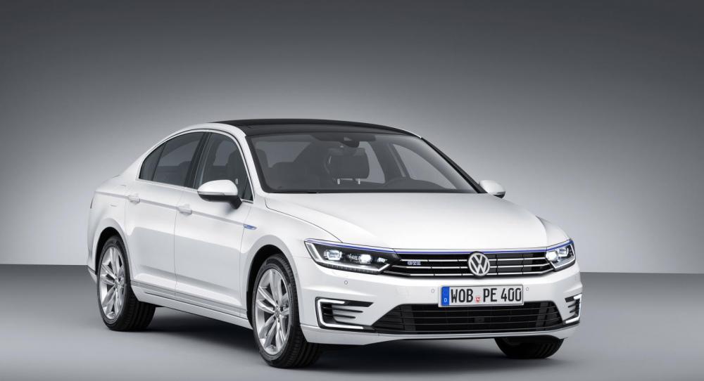 Nya Volkswagen Passat kommer som hybrid. Passat GTE ska gå 50 km på el och ha en toppfart på minst 220 km/tim.