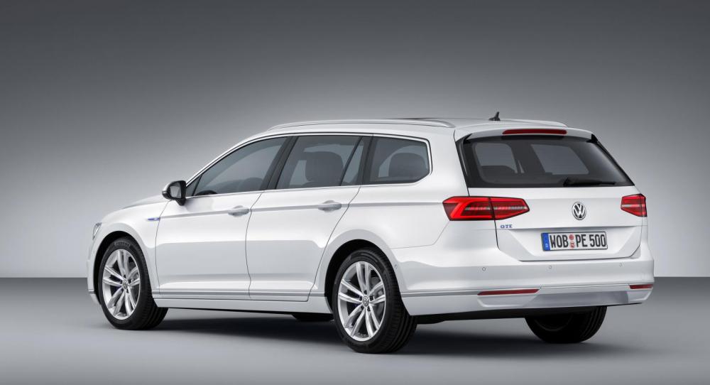 Nya Volkswagen Passat kommer som hybrid. Passat GTE ska gå 50 km på el och ha en toppfart på minst 220 km/tim.