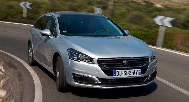 Ny grill som anknyter till Peugeots senaste formspråk. För första gången erbjuds också LED-strålkastare till 508.