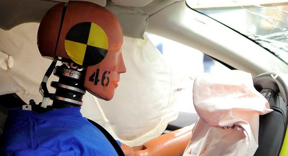 Vad ska man tänka på om man vill ha en bil som minimerar risken för whiplashskador?