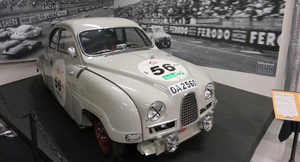 En exakt replika av Saabs Le Mans-bil från 1959. Tvåtaktaren på 90 hk toppade 175 km/tim på Mulsannerakan.