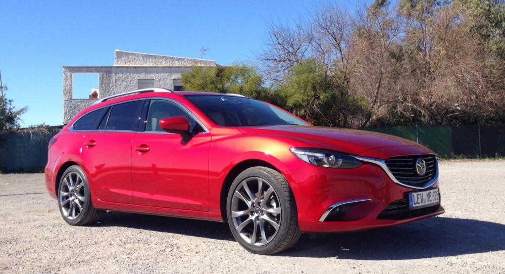 Uppdaterade Mazda 6 kan fås med drivning på alla fyra hjul.