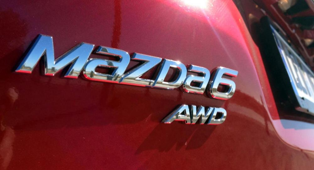 Uppdaterade Mazda 6 kan fås med drivning på alla fyra hjul.