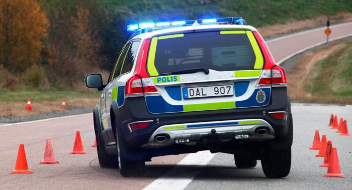 Undanmanöver ska en polisbil klara i 60–65 km/tim. Vi kör 68 utan problem i konbanan.