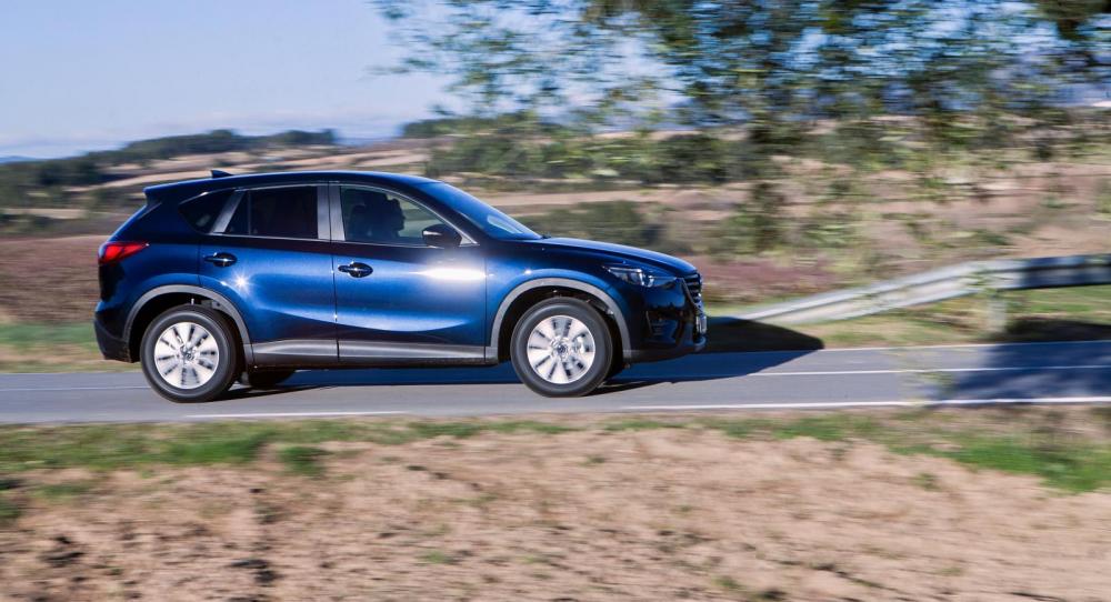 Lite omgjord nos, annars är utsidan på CX-5 sig lik.
