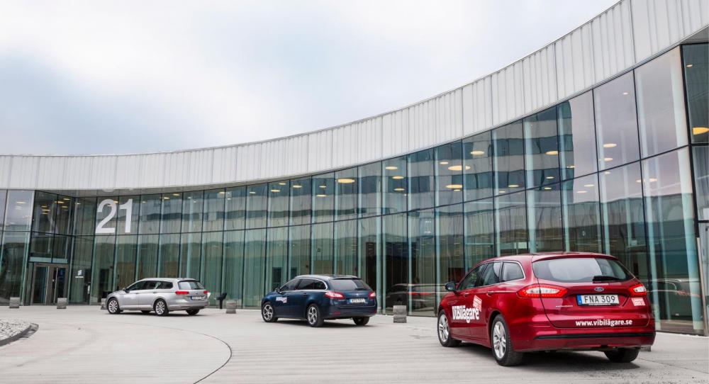Till er tjänst! VW Passat Sportscombi som Peugeot 508 SW och Ford Mondeo Kombi är typiska tjänstebilar.
