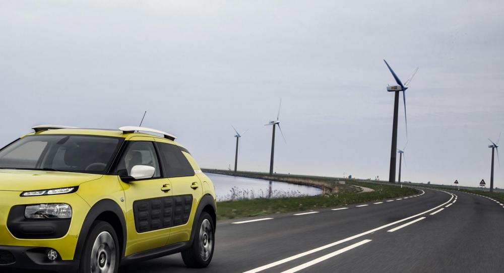 Hård motvind kan ge ordentlig höjning av bränsleförbrukningen. Foto: Citroën.