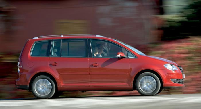 En VW Touran exploderade i morse.
