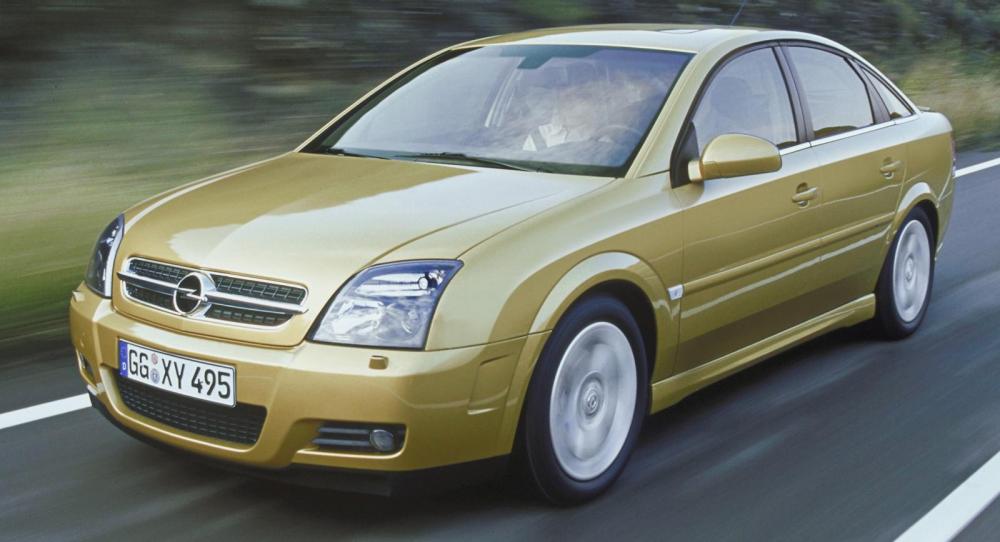 Oljetörstig Opel Vectra.