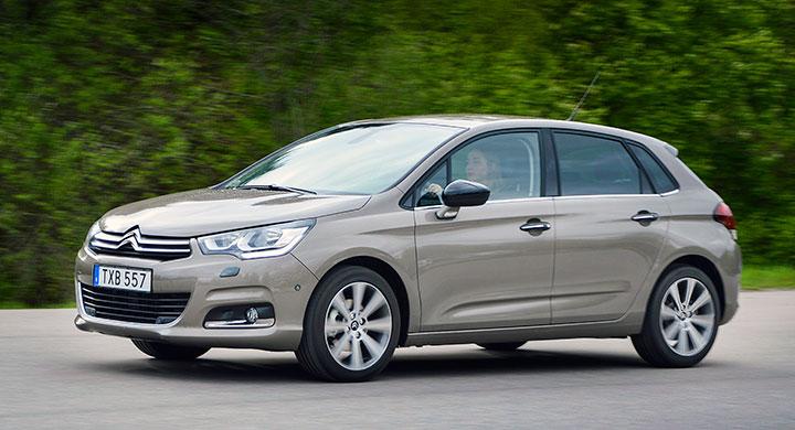 Senaste Citroën C4 lanserades 2010. Nu får bilen nya motorer och uppdaterad design.