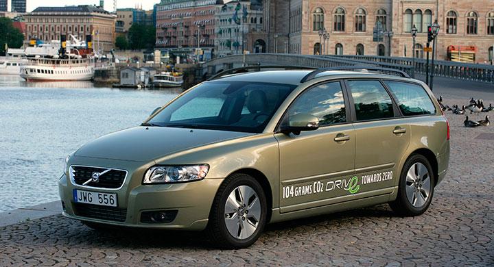 Frågeställaren kör enligt Volvo för lite med sin V50 och måste tillsätta additiv vid varje tankning.