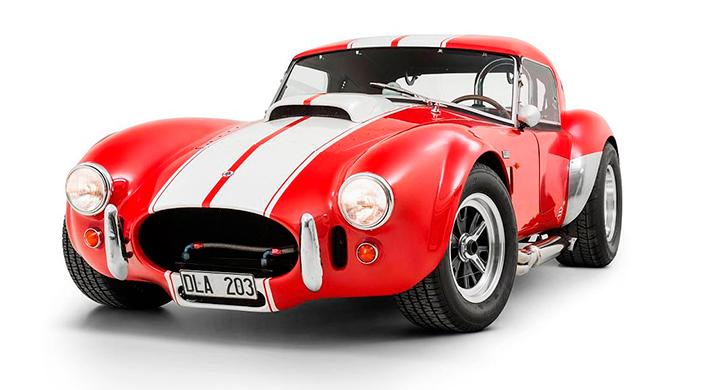 Bilen på våra bilder är en kopia men snarlik en av de allra häftigaste Shelby Cobra som byggdes, 427 S/C. Hjulupphängningarna kommer från Jaguar och den specialbyggda Chevroletmaskinen på drygt 6,6 liter ger 500 hk.