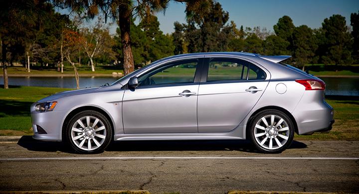 Frågeställaren undrar om det är svårt att hitta reservdelar till Mitsubishi Lancer, då modellen utgått i Sverige.