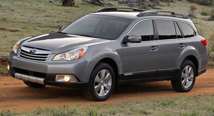 Frågeställaren upplever ett skramlande ljud i bromsoken på sin Subaru Outback från 2010.