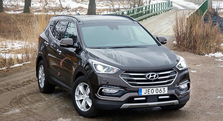 Delad extraljusramp är standard på den första omgången av ansiktslyfta Hyundai Santa Fe.