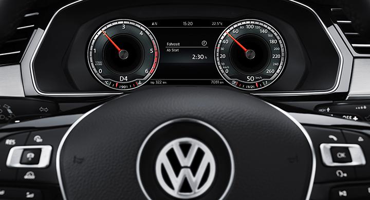 Frågeställaren är fundersam över det höga varvtalet vid motorvägsfart.
