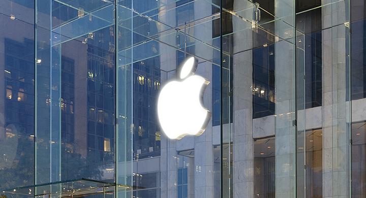 Apple ger upp självkörande bil
