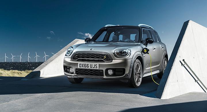 2017 års modell av Mini Countryman finns som laddhybrid.